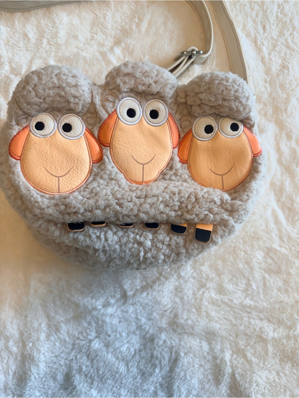 Disney Bo Peeps Billy Goat Gruff lounge fly crossbody from Toys Story 4 - Picture 3 of 12